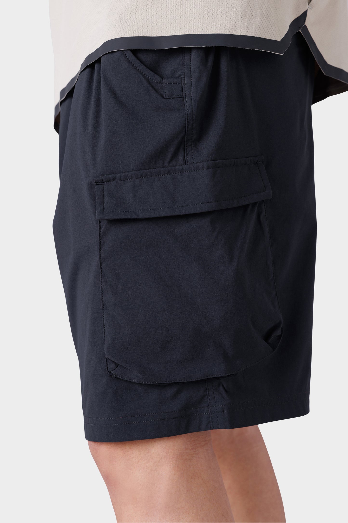 686 TRAVELER FEATHERLIGHT 8” CARGO SHORT BLACK