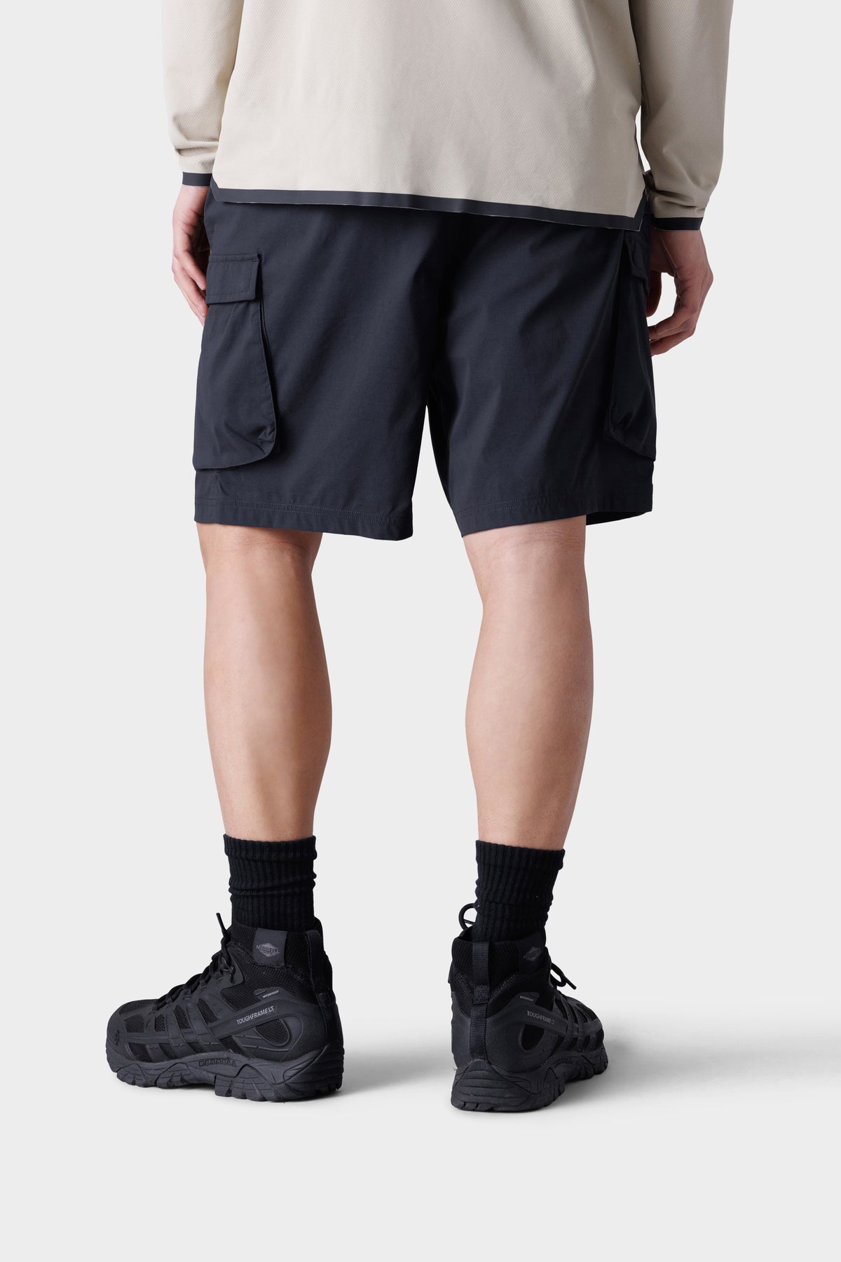 686 TRAVELER FEATHERLIGHT 8” CARGO SHORT BLACK