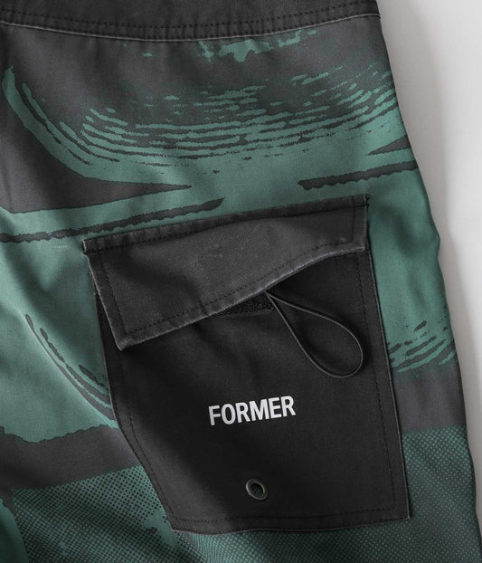 FORMER EXODUS 18.5" TRUNK BLACK PINE