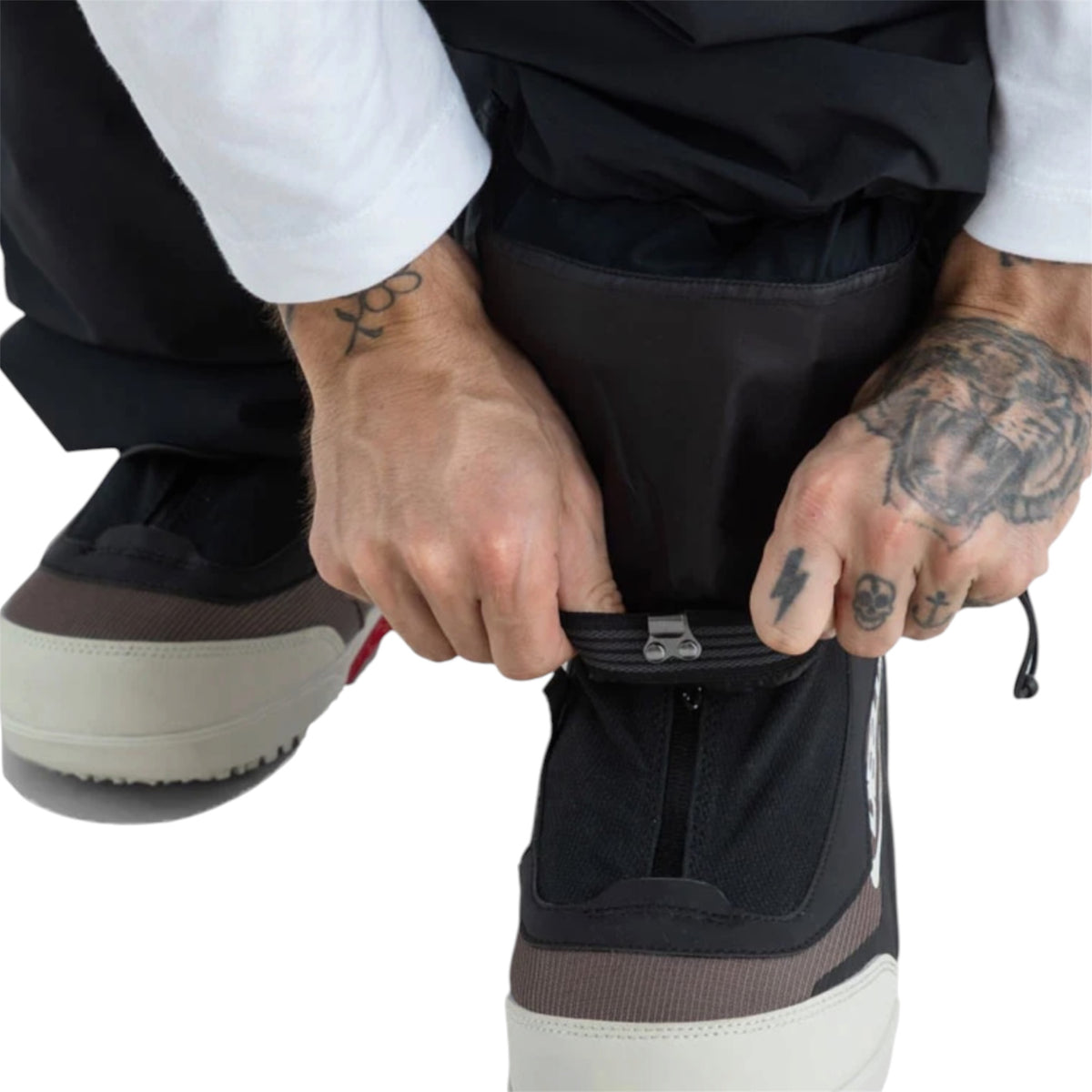 BEYOND MEDALS PARK PANT BLACK 2027