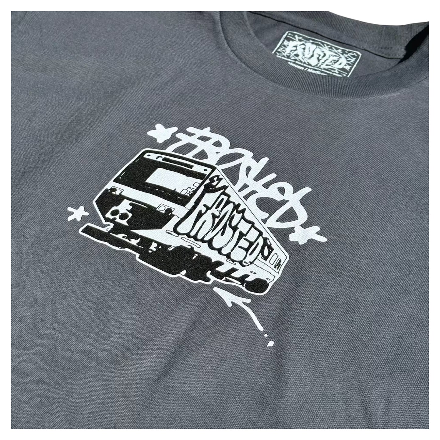FROSTED METRO LOGO SHIRT GREY
