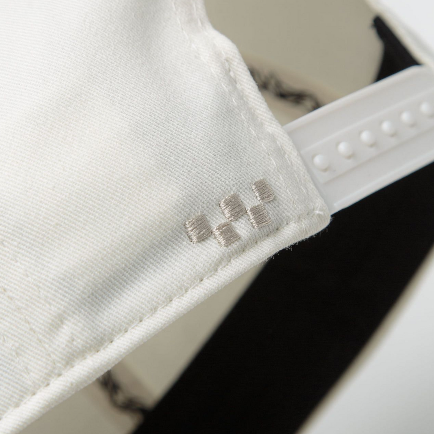 VANS SKATE SMILE SPIKE HAT MARSHMALLOW