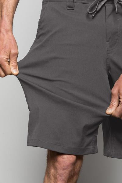 686 SHORT HYBRIDE EVERYWHERE POUR HOMMES - COUPE RELAXÉE - CHARBON