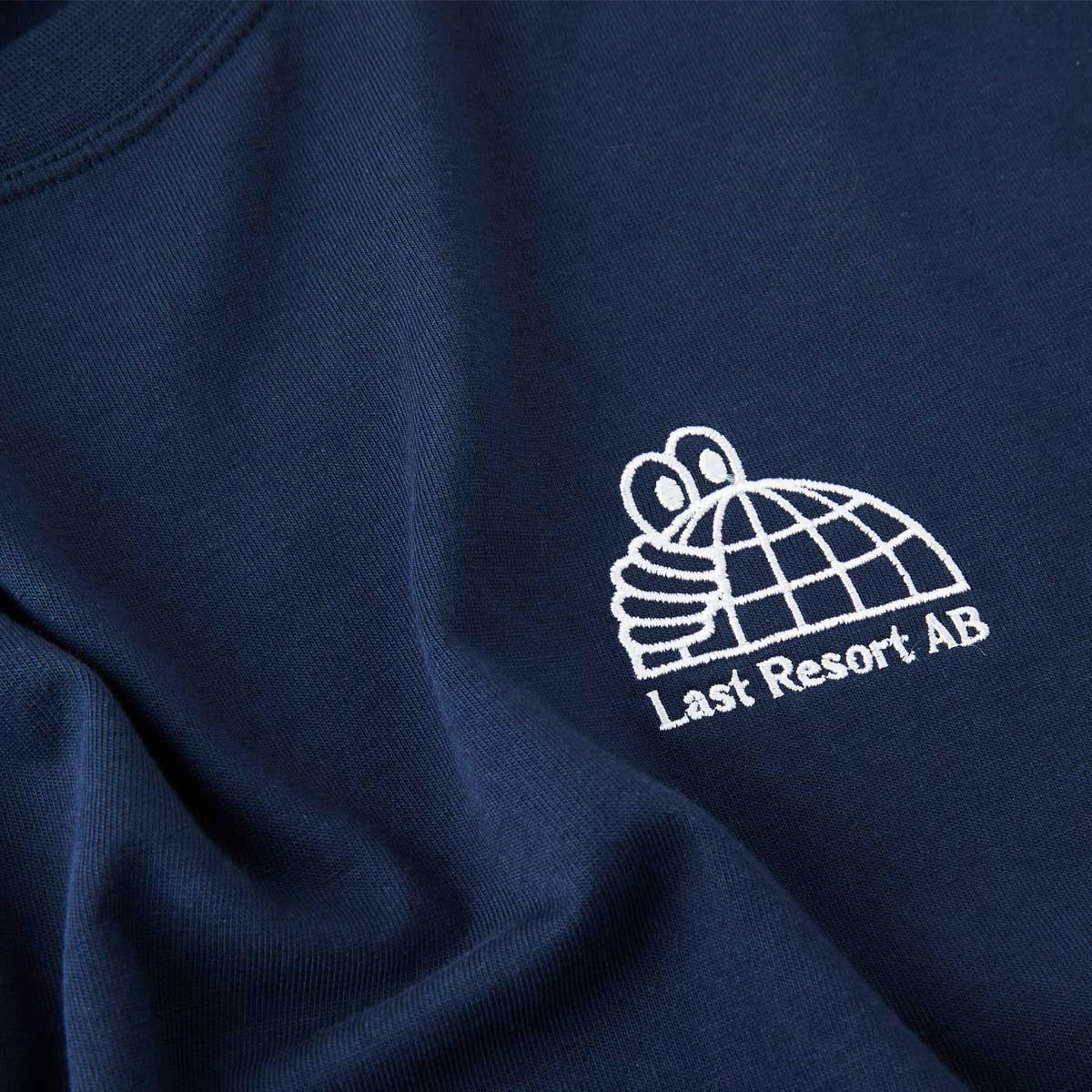 LAST RESORT DEMI GLOBE LS TEE MARINE