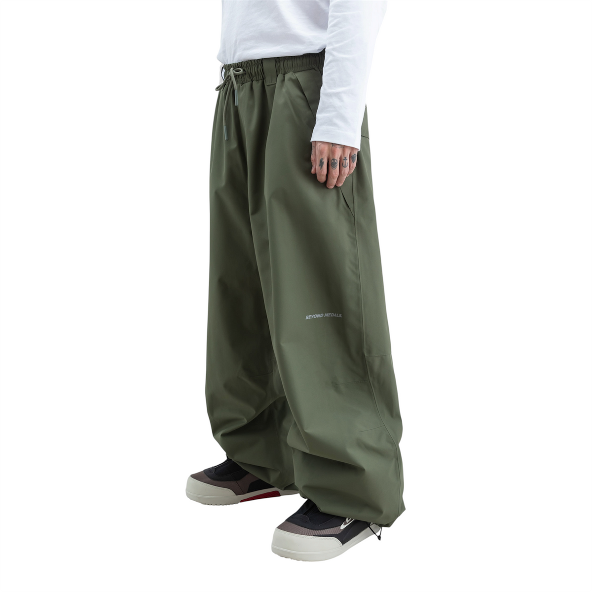 BEYOND MEDALS PARK PANT DARK GREEN