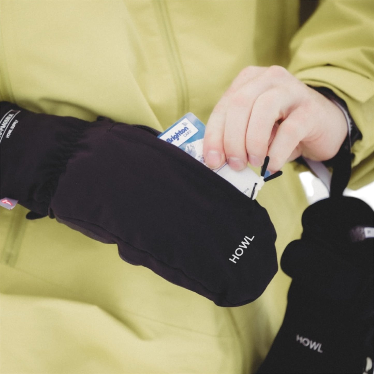HOWL POCKET MITT BLACK