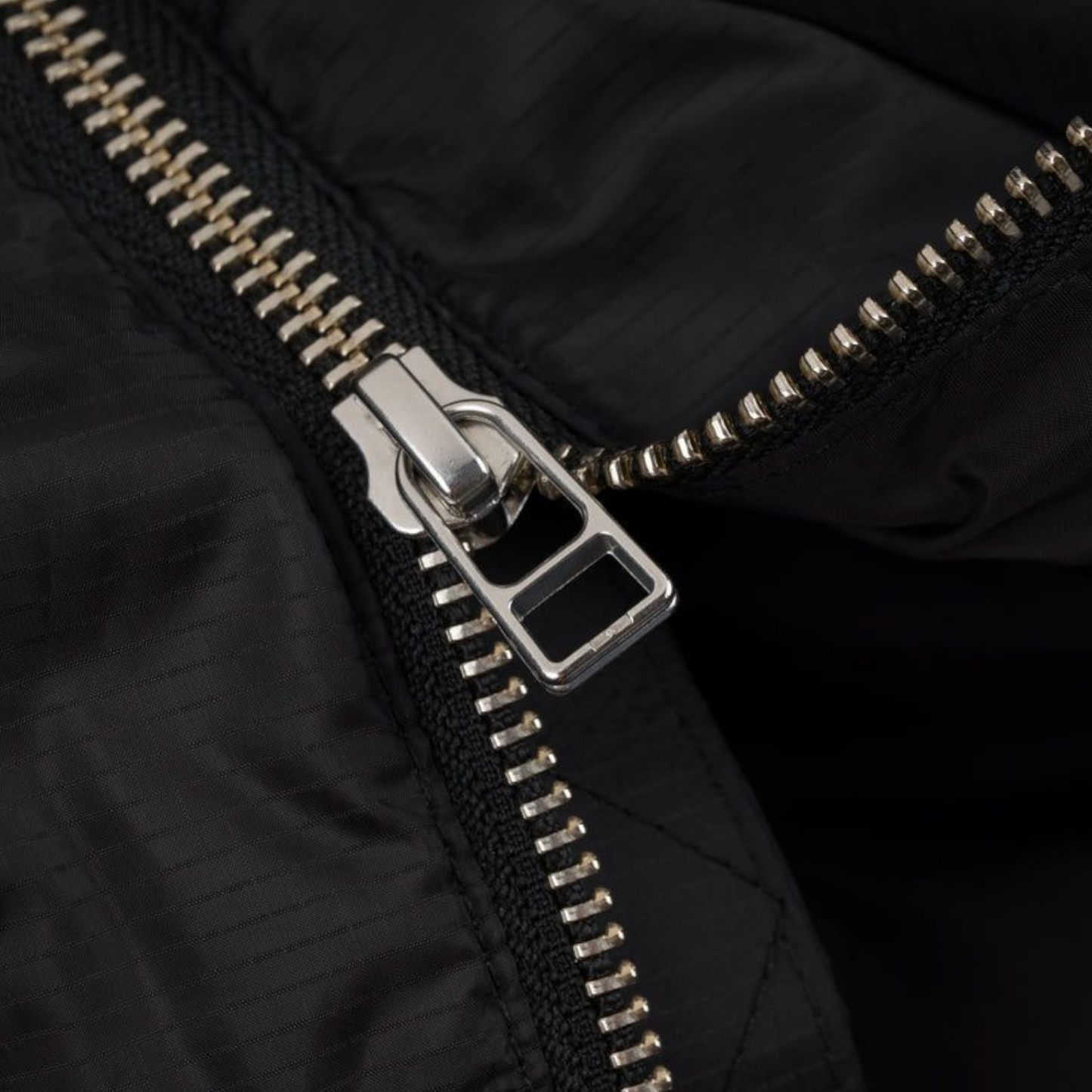 SOUVENIR EVERYDAY PUFFY JACKET BLACK