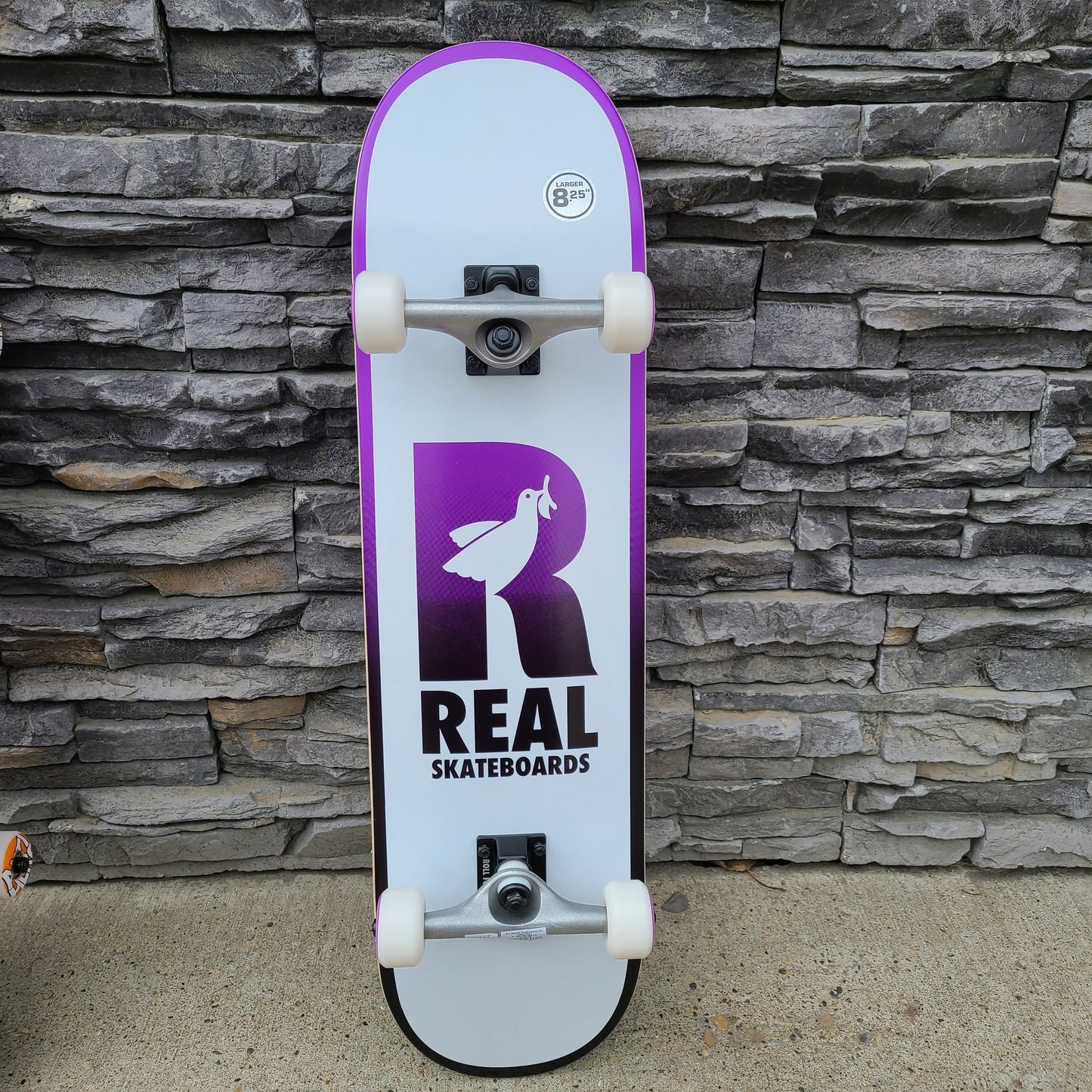 VRAIS SKATEBOARDS BE FREE COMPLET 8.25