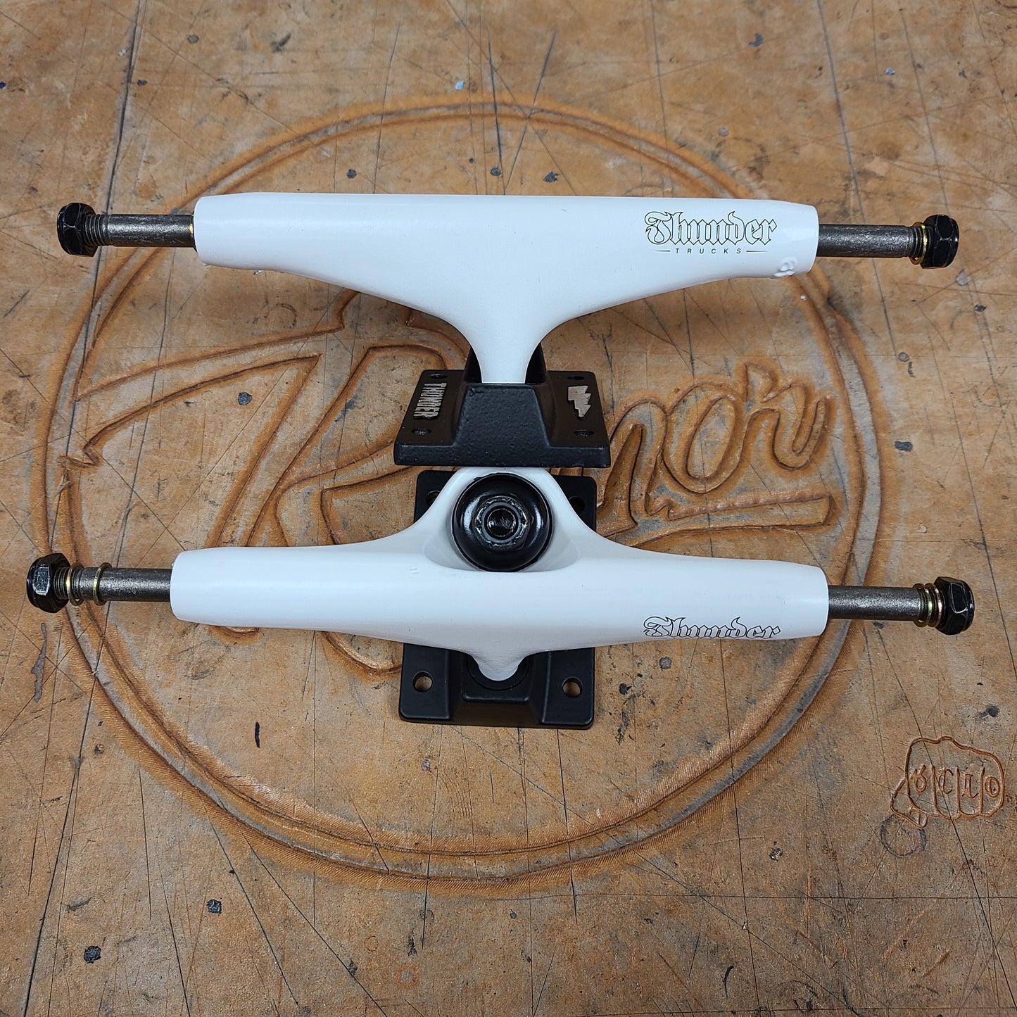 THUNDER TRUCKS ONYX TEAM MATTE WHITE (SET OF TWO)