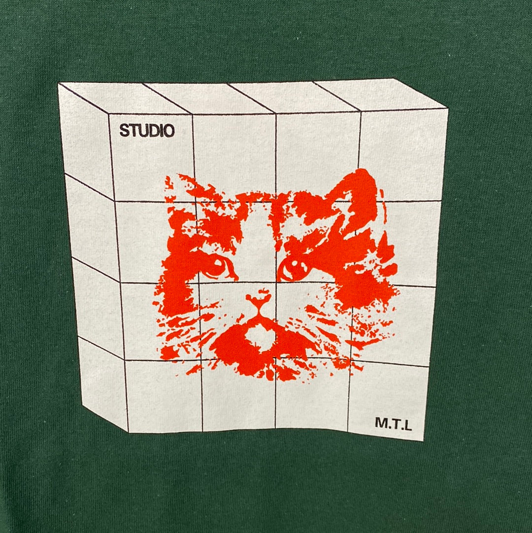 STUDIO CAT IN CUBE TEE FOREST/WHITE