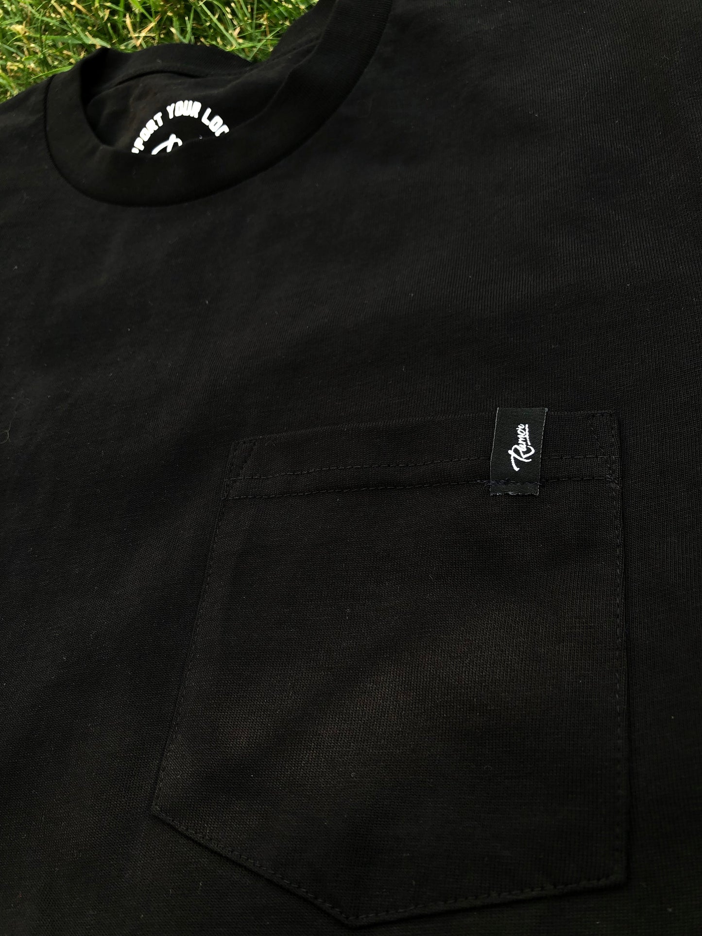 RUMOR LABEL POCKET TEE BLACK